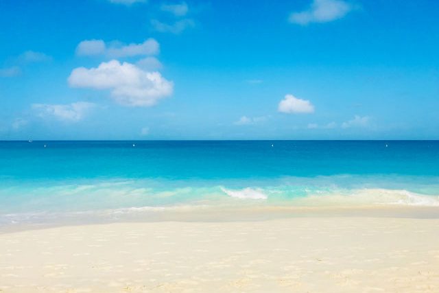 découvrez notre sélection des plus belles plages en 2025, une invitation à l'évasion sur des rivages paradisiaques. du sable fin, des eaux turquoises et des paysages à couper le souffle vous attendent pour des vacances inoubliables.