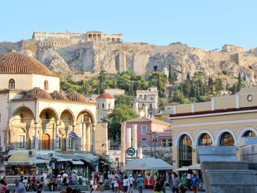 découvrez athènes, la capitale grecque riche en histoire et en culture. explorez ses célèbres monuments antiques comme l'acropole, savourez la délicieuse cuisine grecque et plongez dans une atmosphère vibrante qui mélange tradition et modernité.