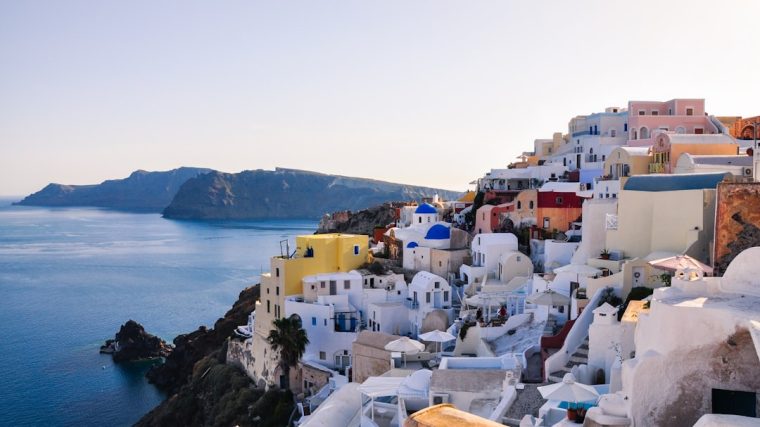 découvrez mykonos, l'île emblématique des cyclades, célèbre pour ses plages idylliques, sa vie nocturne animée et ses charmants villages. plongez dans la culture grecque, explorez les ruelles pittoresques de mykonos town et savourez une cuisine méditerranéenne délicieuse lors de votre voyage.