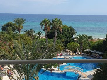 découvrez le club sol azur 4* en 2025 : séjour tout compris, animation pour tous, piscine, accès direct à la plage et prestations haut de gamme pour des vacances inoubliables sous le soleil.