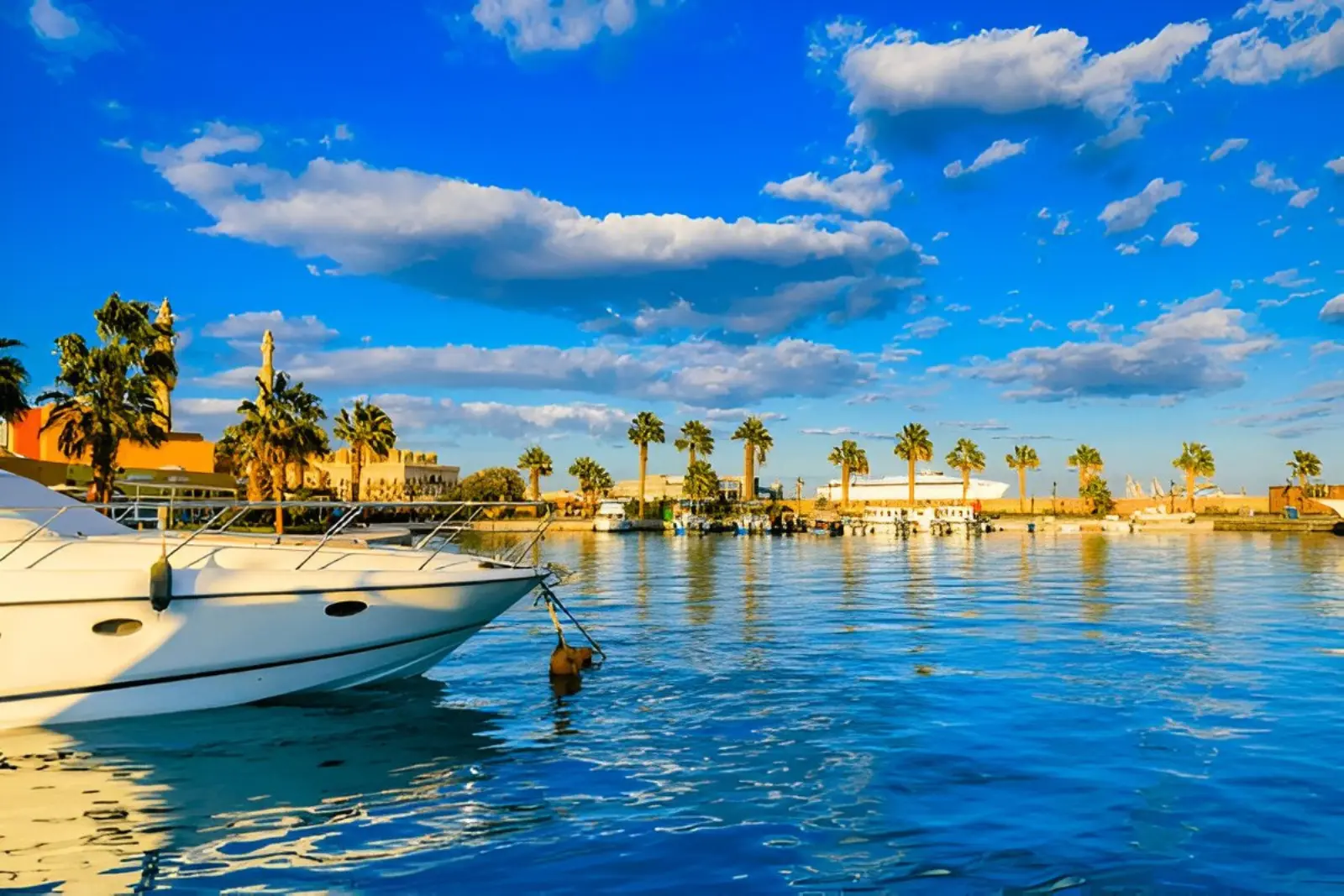 découvrez les incontournables à visiter et les meilleures activités à faire à hurghada en 2025. plages, plongée, excursions et conseils pour un séjour inoubliable en égypte !