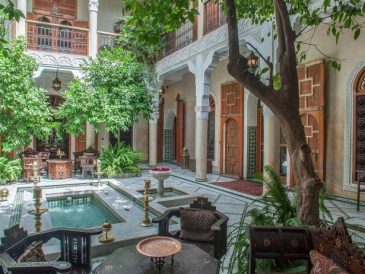 découvrez le riad laurence olivier à marrakech en 2025 : un havre de paix alliant charme traditionnel, confort moderne et expérience marocaine authentique au cœur de la médina. parfait pour un séjour unique et raffiné.