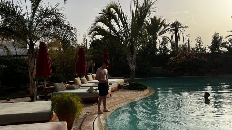 découvrez eden lodge marrakech, un havre de luxe et de tranquillité à quelques minutes du centre-ville. profitez d’un séjour inoubliable dans un cadre raffiné, idéal pour se détendre tout en restant proche des principales attractions.