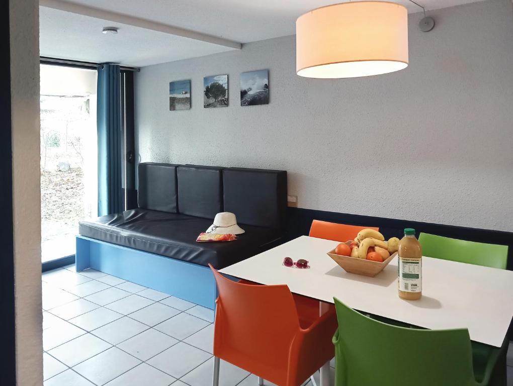 découvrez lou castel à casteljau en 2025 : camping convivial, hébergements tout confort, nature préservée et activités pour toute la famille au cœur de l'ardèche.