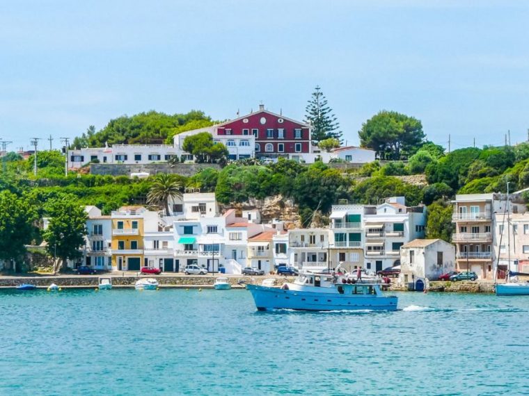 découvrez le luxe et le bien-être à minorque en 2025 : vivez des expériences uniques, profitez de spas raffinés, d’hébergements d’exception et de paysages préservés pour un séjour inoubliable sur l’île méditerranéenne.