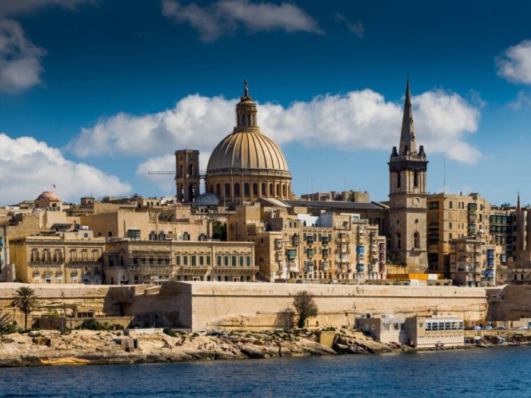 découvrez les incontournables à visiter à malte en 2025 : sites historiques, plages idylliques et expériences uniques pour un séjour mémorable sur l’île méditerranéenne.