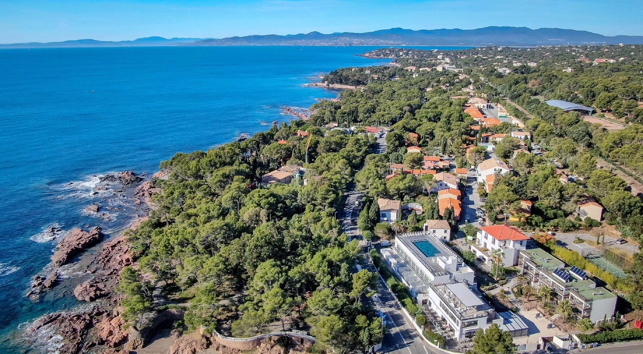 découvrez le sowell hôtel aux menuires pour un séjour exceptionnel en 2025 : hébergement confortable, accès direct aux pistes, services haut de gamme et vues imprenables sur les alpes. réservez dès maintenant vos vacances à la montagne !