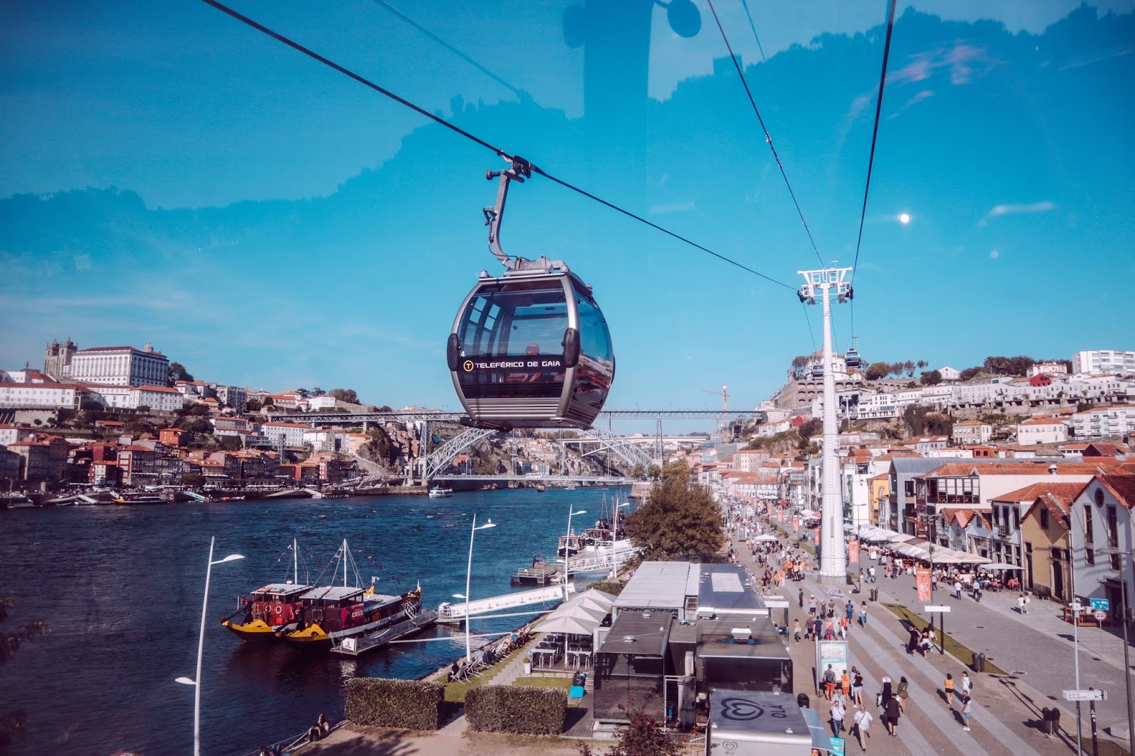 découvrez comment visiter porto en 5 jours : itinéraire complet, activités incontournables, conseils pratiques et bonnes adresses pour profiter pleinement de votre séjour dans cette magnifique ville portugaise.