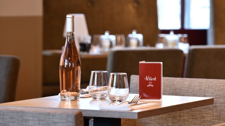 découvrez les avis et le menu 2025 du restaurant alfred. une expérience culinaire unique vous attend avec des plats savoureux et un service de qualité.