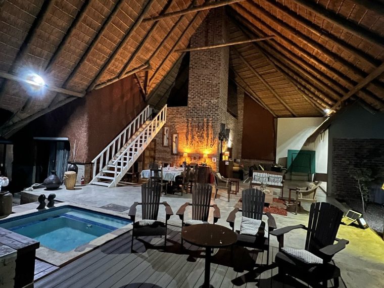 découvrez calabash safari lodge pour un safari authentique en 2025, une expérience unique au cœur de la nature sauvage avec confort et aventure.