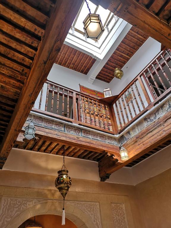 découvrez le riad pourpre, une oasis de charme nichée au cœur de marrakech, offrant une expérience authentique alliant confort, tradition et élégance.