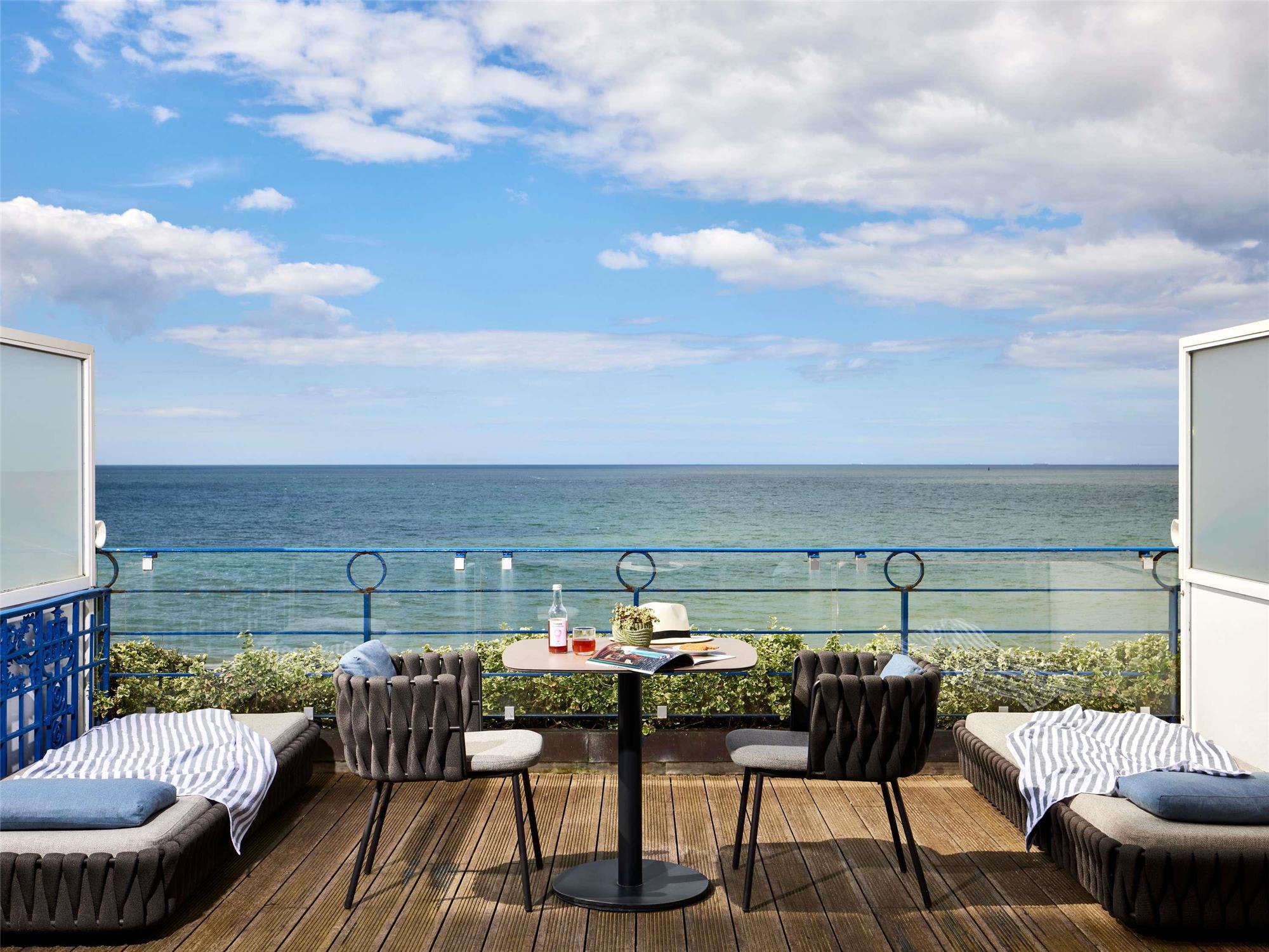 découvrez un séjour balnéaire inoubliable au sowell hotel le beach trouville en 2025. profitez du confort moderne, d'un accès direct à la plage et des paysages idylliques pour des vacances parfaites.