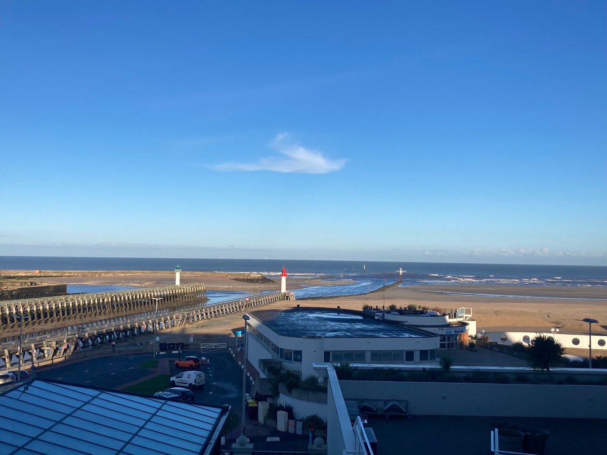 découvrez un séjour balnéaire inoubliable au sowell hotel le beach à trouville en 2025. profitez du confort moderne, de la plage à deux pas et d'une ambiance conviviale pour des vacances parfaites.