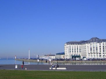 découvrez un séjour balnéaire inoubliable au sowell hôtel le beach à trouville en 2025. profitez du charme de la côte normande, du confort de l'hôtel et des plages idylliques pour des vacances détente et ressourçantes.