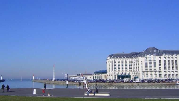 découvrez un séjour balnéaire inoubliable au sowell hôtel le beach à trouville en 2025. profitez du charme de la côte normande, du confort de l'hôtel et des plages idylliques pour des vacances détente et ressourçantes.
