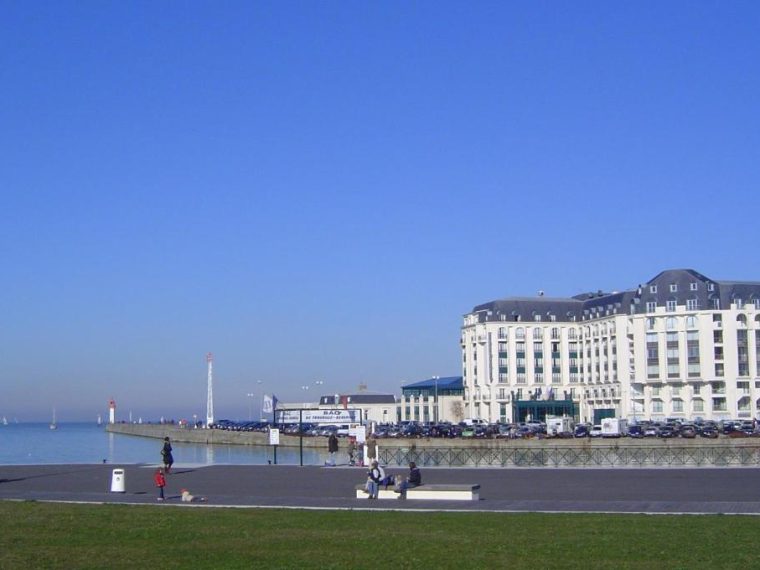 découvrez un séjour balnéaire inoubliable au sowell hôtel le beach à trouville en 2025. profitez du charme de la côte normande, du confort de l'hôtel et des plages idylliques pour des vacances détente et ressourçantes.