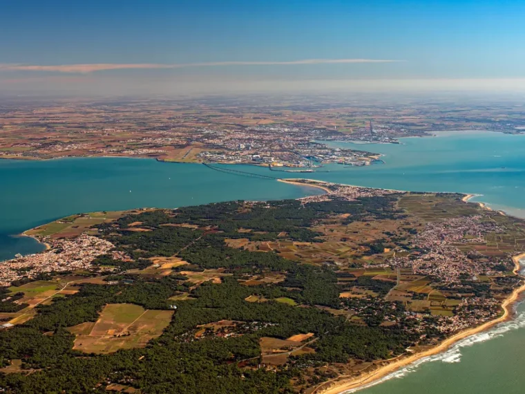 découvrez nos offres de vacances en famille à royan en 2025. profitez d'un séjour convivial dans un village vacances adapté à tous les âges, entre plage, nature et activités ludiques.
