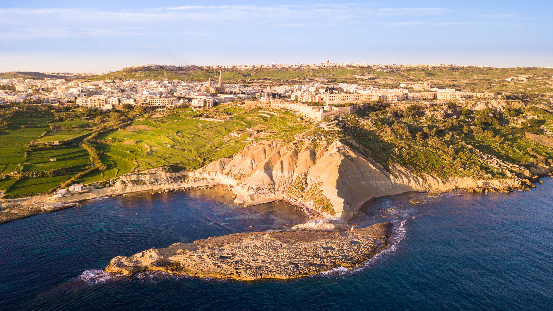 découvrez nos conseils essentiels pour un autotour réussi à malte en 2025. itinéraires, astuces pratiques et endroits incontournables pour explorer l'île en toute liberté.