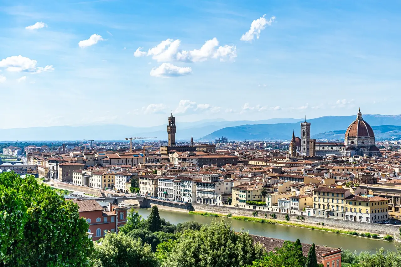 découvrez que faire à florence en 4 jours avec notre itinéraire complet et conseils pratiques pour un voyage réussi en 2025. explorez les sites incontournables, la culture, et la gastronomie.