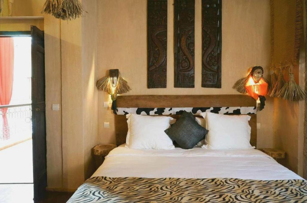 découvrez le riad dar alif à marrakech en 2025, un havre de paix alliant charme traditionnel et confort moderne pour un séjour inoubliable au cœur de la médina.