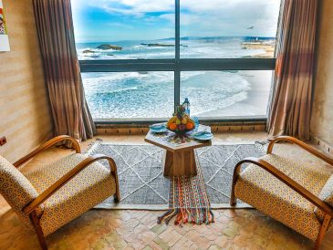 découvrez le riad mimouna à essaouira, un havre de paix niché face à l'océan, offrant confort, authenticité et sérénité pour un séjour inoubliable.