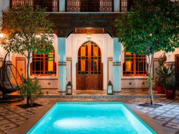 découvrez le riad ysalis, une oasis authentique à marrakech alliant charme traditionnel et confort moderne, idéal pour une immersion unique au cœur de la médina.