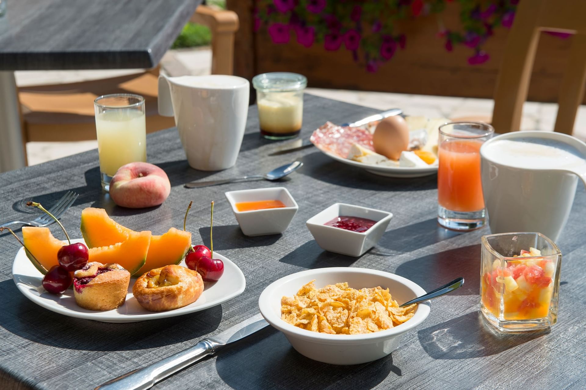 découvrez comment choisir la demi-pension idéale dans un hôtel pour profiter pleinement de votre séjour avec repas inclus, tout en maîtrisant votre budget.