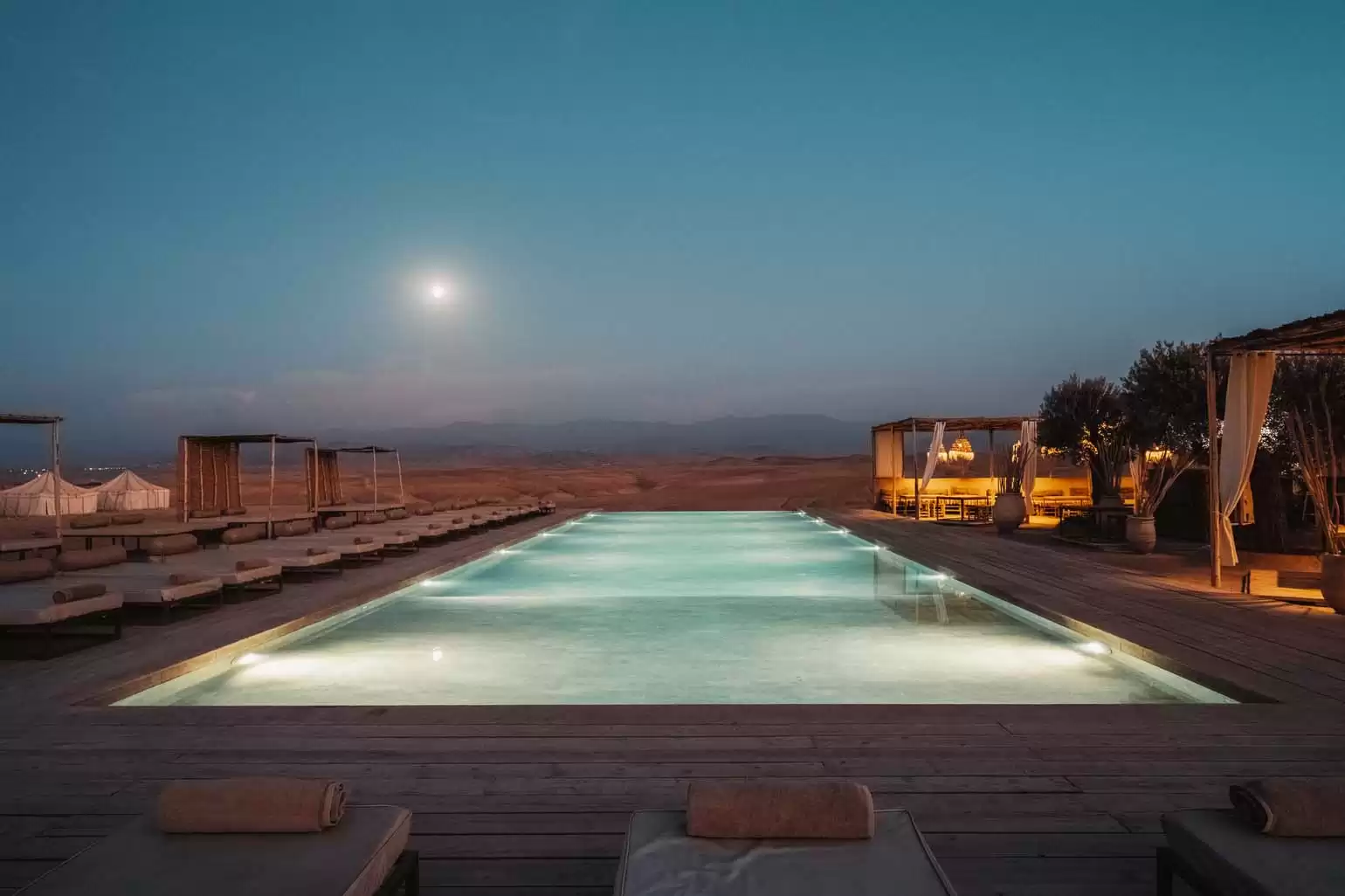 découvrez la magie d'une nuit dans le désert de marrakech en 2025 : aventures inoubliables, paysages époustouflants et traditions authentiques au cœur du sahara.