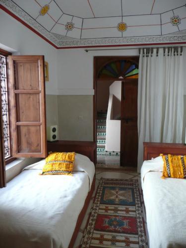 découvrez le riad euphorbe à marrakech, un havre de paix alliant charme traditionnel et confort moderne pour un séjour inoubliable au cœur de la médina.